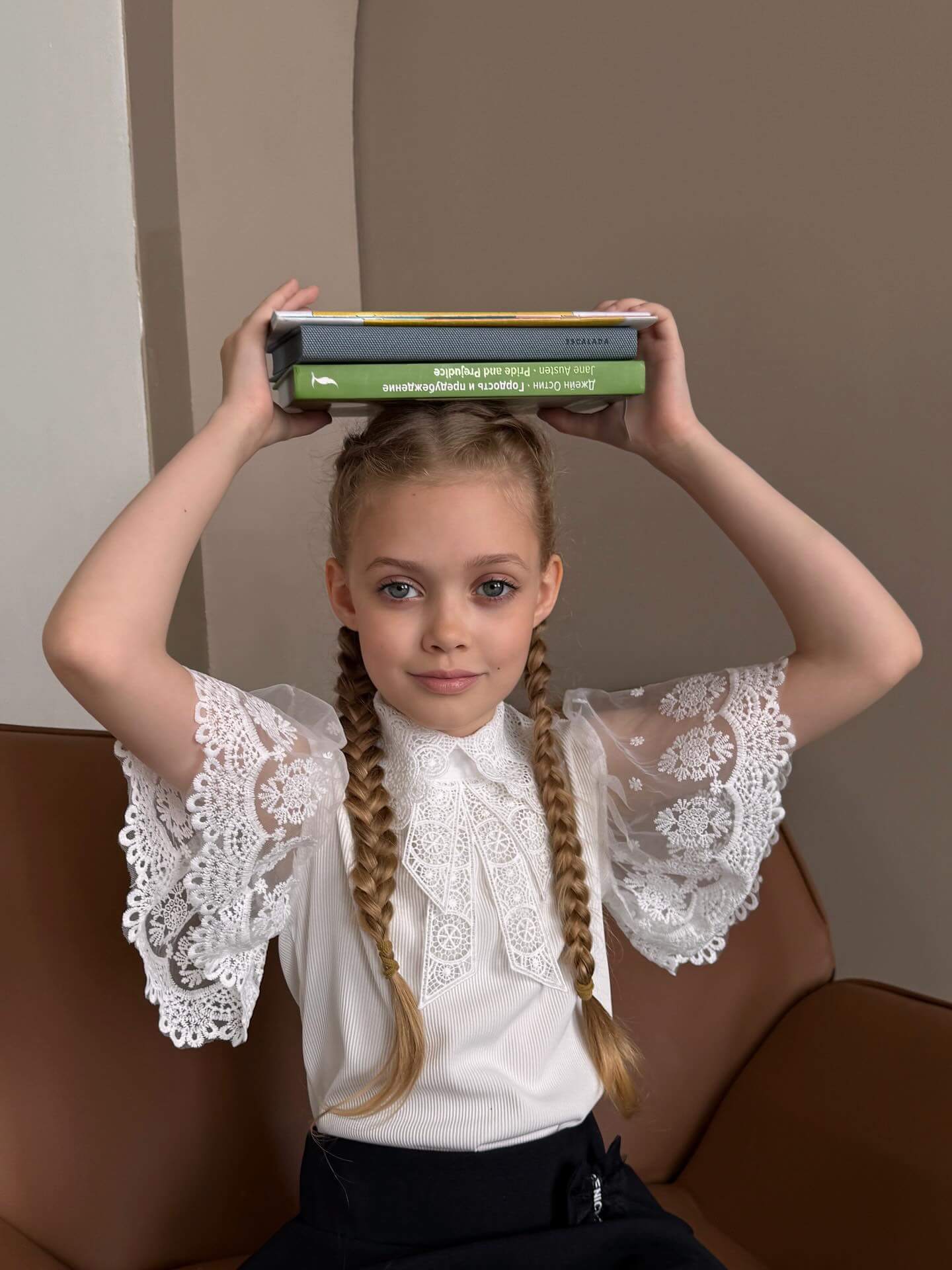 Школьная блузка с кружевом