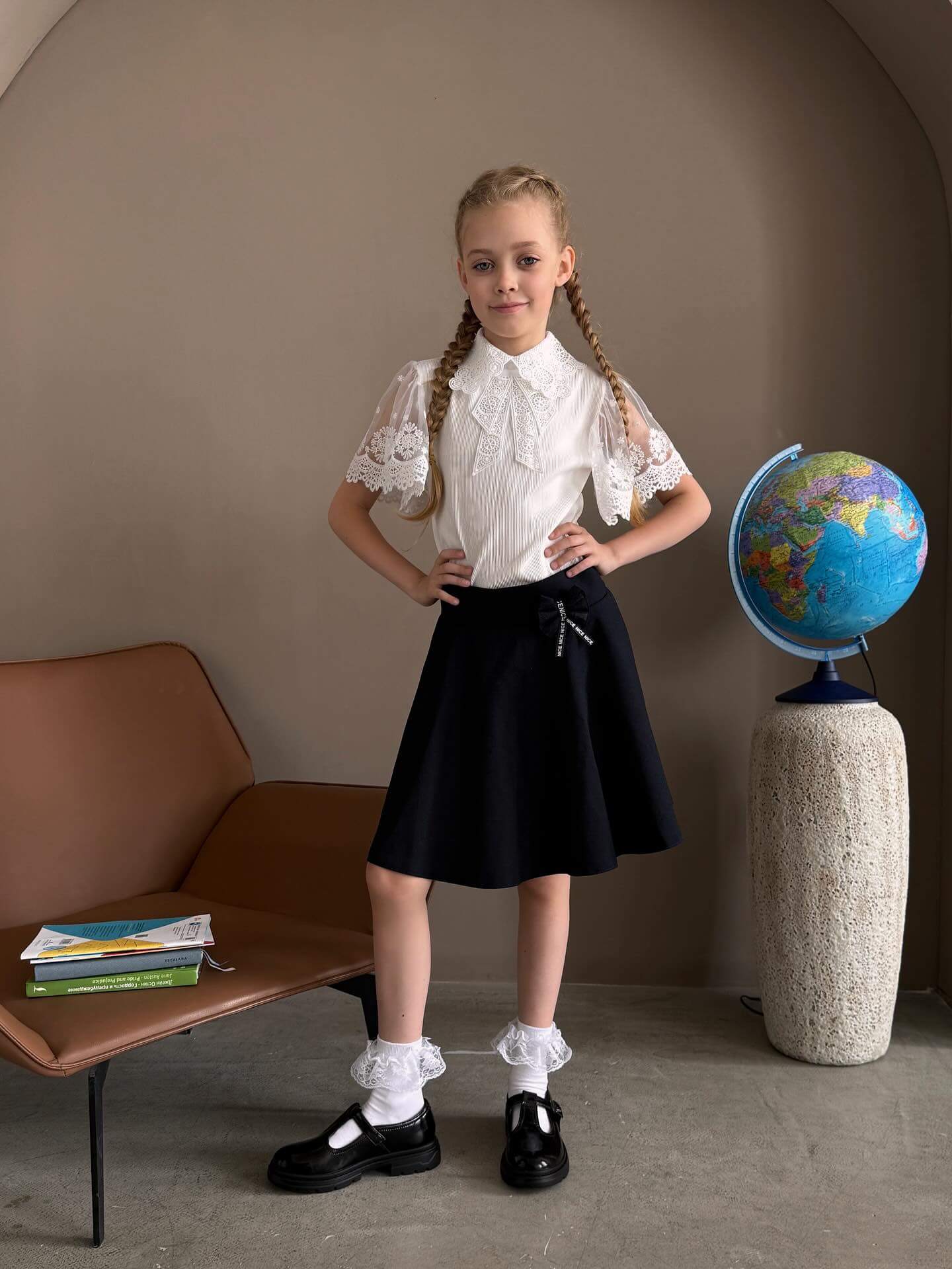 Школьная блузка с кружевом