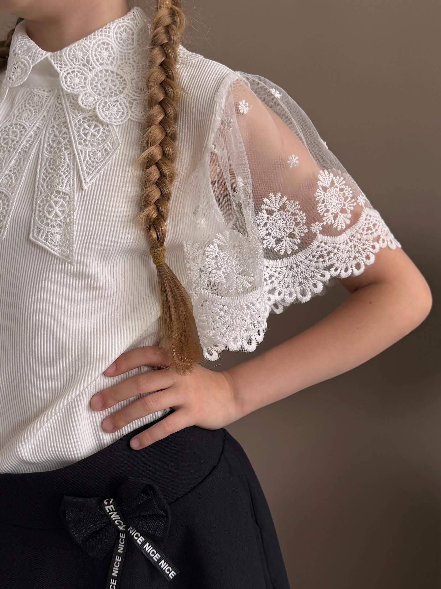 Школьная блузка с кружевом