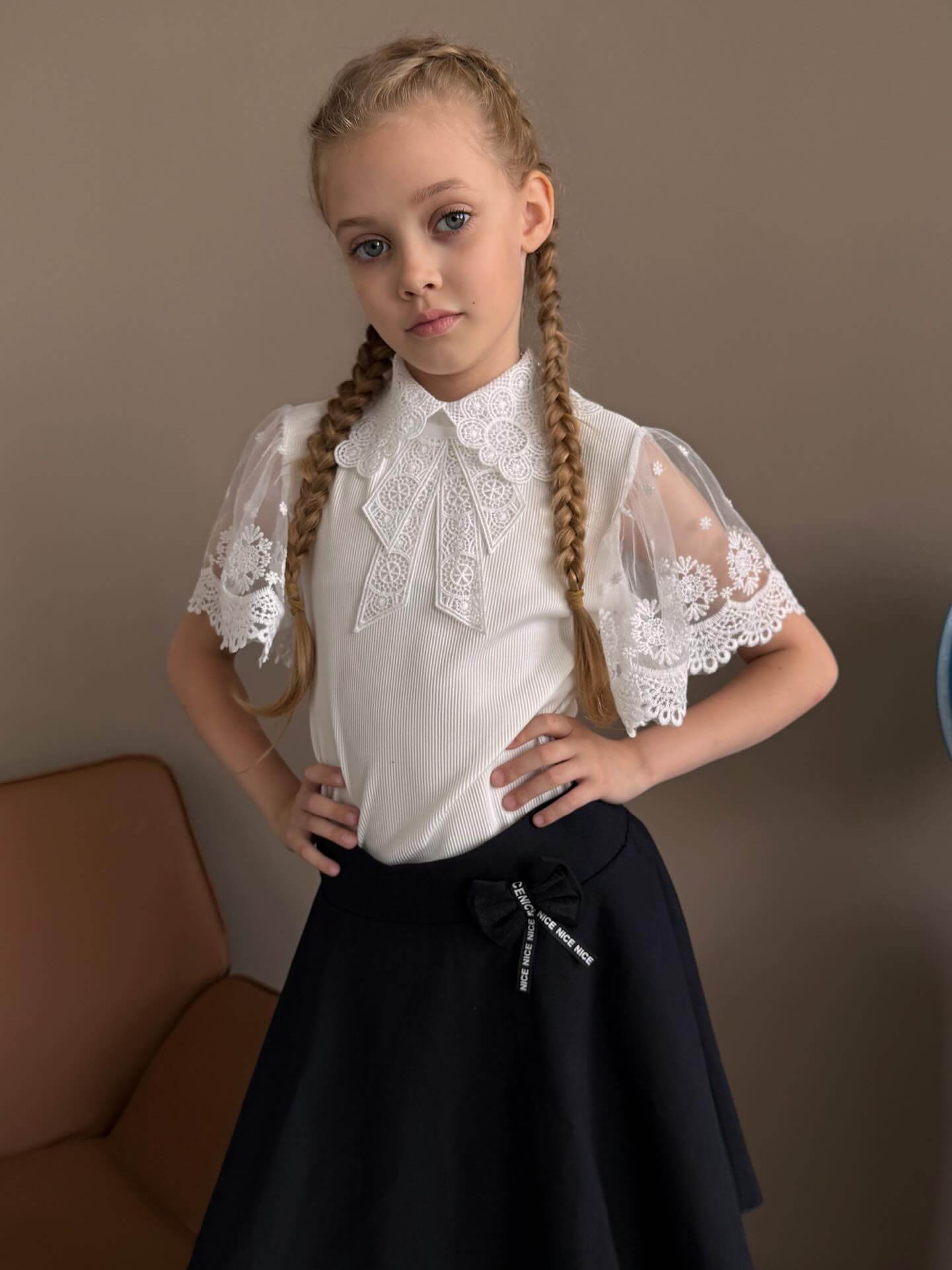 Школьная блузка с кружевом